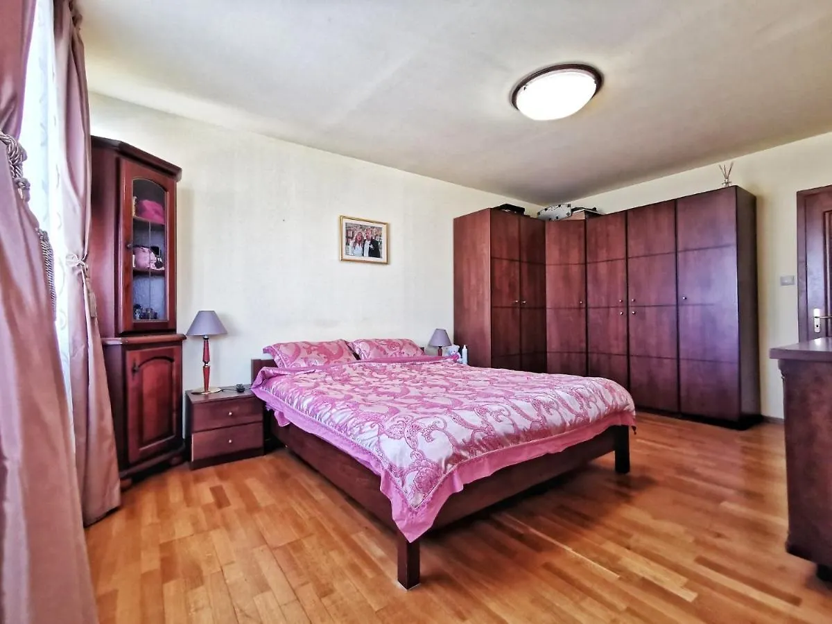 Hi Apartments contacts